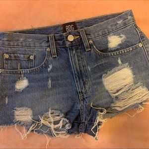 BDG Essential Mid Rise Jean Shorts in Medium Wash